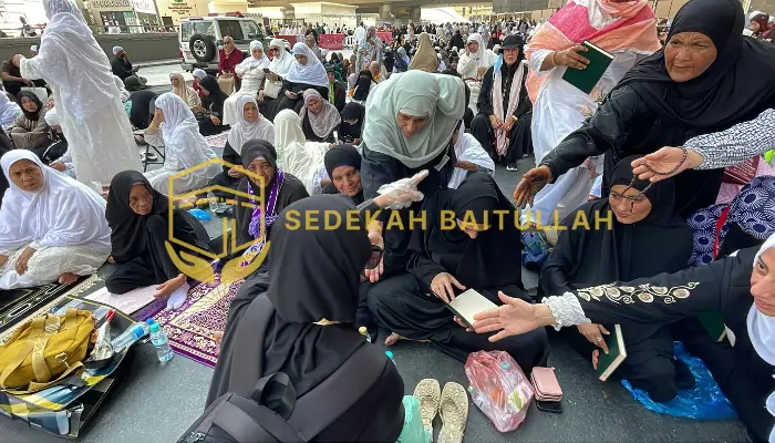 Sedekah Mushaf Baitullah Distribusikan 450 Mushaf Al Quran Gratis untuk Jamaah Umrah di Tanah Suci!