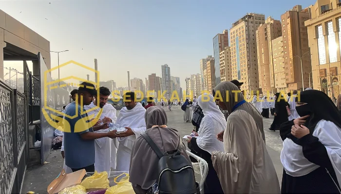 “Sedekah Baitullah” yang telah berhasil menyalurkan sebanyak 8.590 jejak kebaikan untuk para tamu Allah
